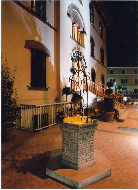 Hotel 2000 Fabriano Esterno foto